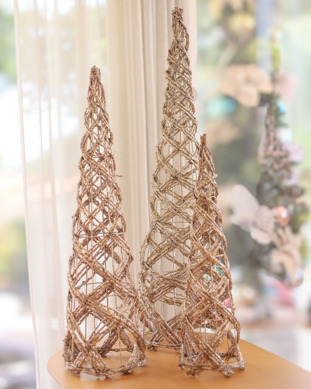 Trio de Cones Natalinos Glitter Champagne em Rattan